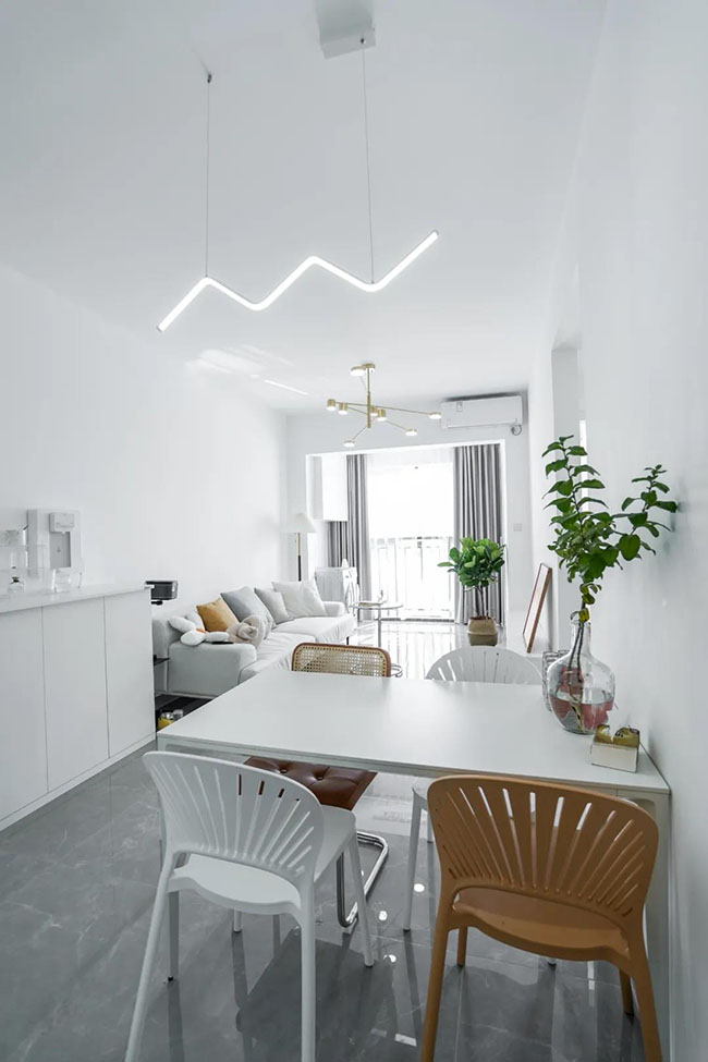 50㎡二居室，用純白主色調(diào)打造高級極簡風(fēng)的浪漫